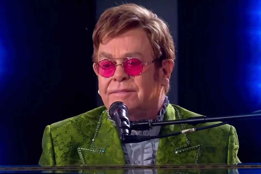 Elton-John-ca414a76d75245af9c8480b760d92f53-1392x928