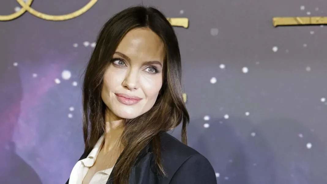 Angelina Jolie/P24