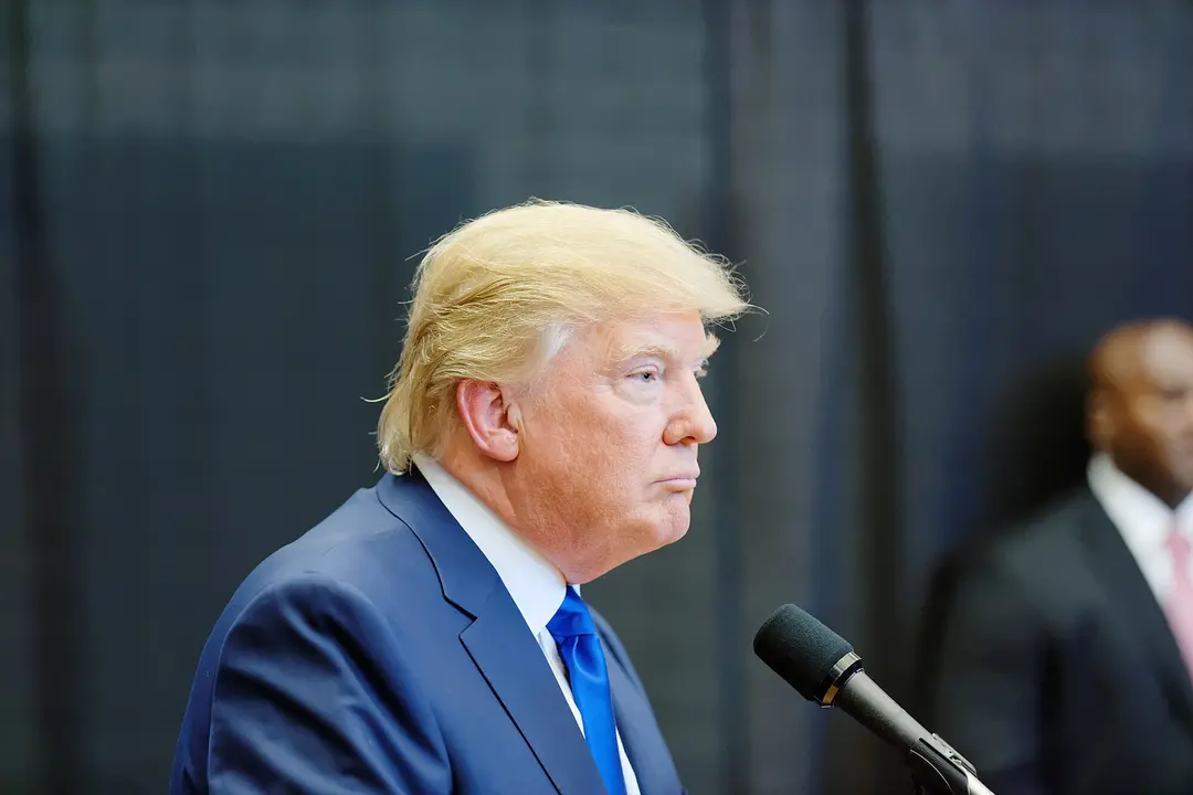 Mr_Donald_Trump,_New_Hampshire_Town_Hall_on_August_19th,_2015_at_Pinkerton_Academy_in_Derry,_NH_by_Michael_Vadon_02