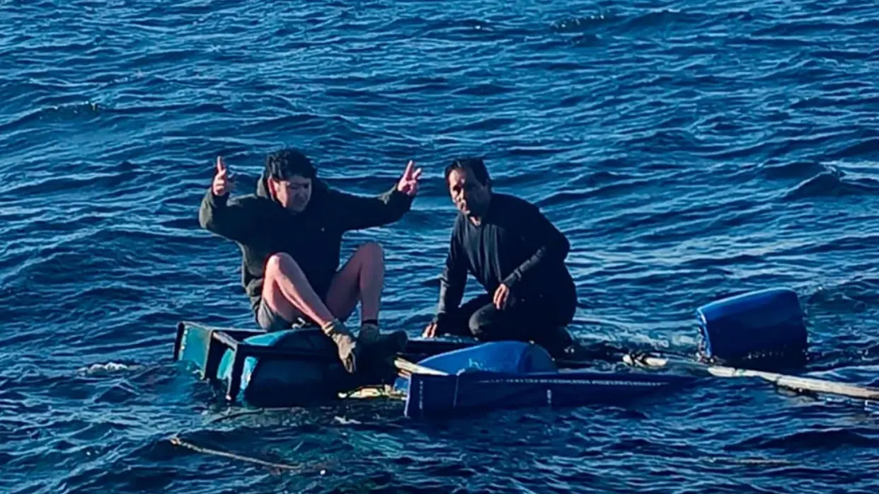 pescadores-chilenos-sobreviven-a-naufragio-flotando-en-tanques-de-petroleo-132288