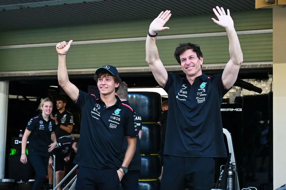 Andrea Kimi Antonelli y Toto