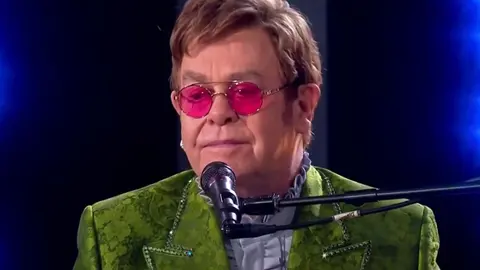 Elton-John-ca414a76d75245af9c8480b760d92f53-1392x928
