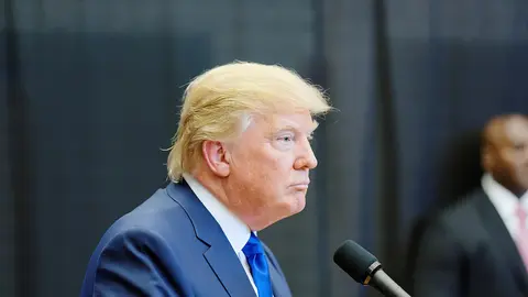 Mr_Donald_Trump,_New_Hampshire_Town_Hall_on_August_19th,_2015_at_Pinkerton_Academy_in_Derry,_NH_by_Michael_Vadon_02