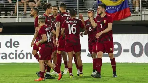 Red Social X/Vinotinto