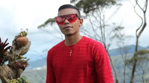 d8b6b52c-8551-46f2-95f6-73c67f6a6763