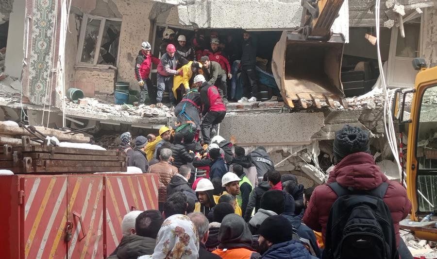 ¡Aterrador! El terremoto en Turquía ha dejado más de 2500 muertos