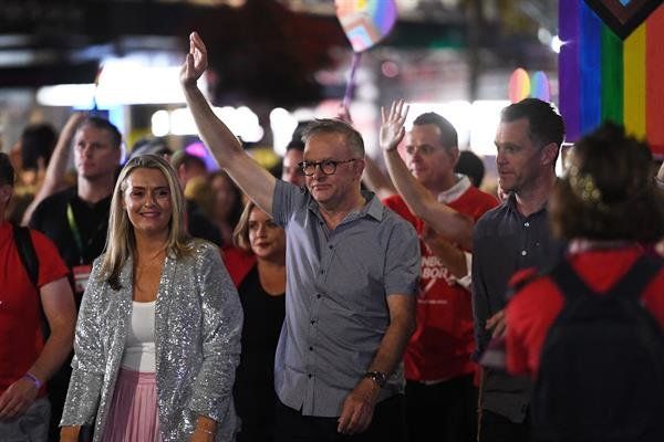 Ministro de Australia es el primer mandatario en participar en el desfile LGTBI