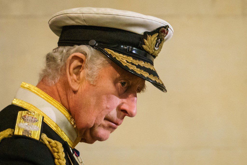 Carlos III aparta a su hijo Enrique y Meghan del beneficio de su residencia