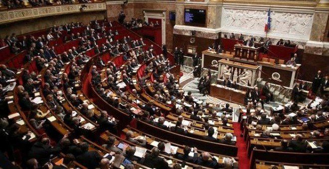 Asamblea francesa: Aprobó autorización paterna hasta 15 años de edad digital