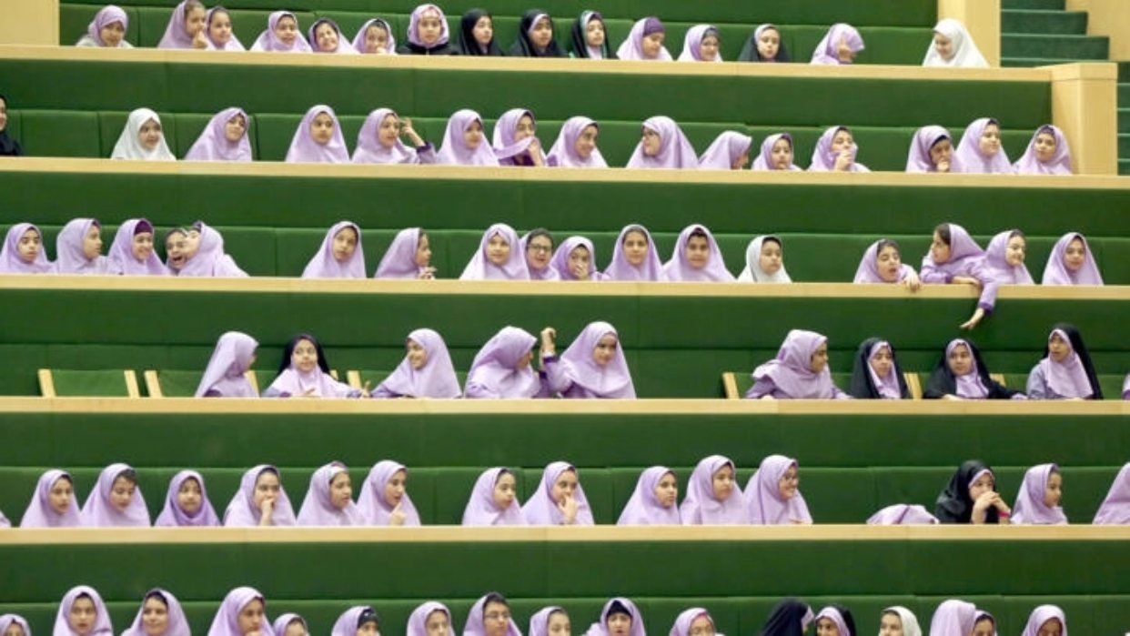 ¡En Irán ! Anunciaron los primeros arrestos por envenenamiento de alumnas
