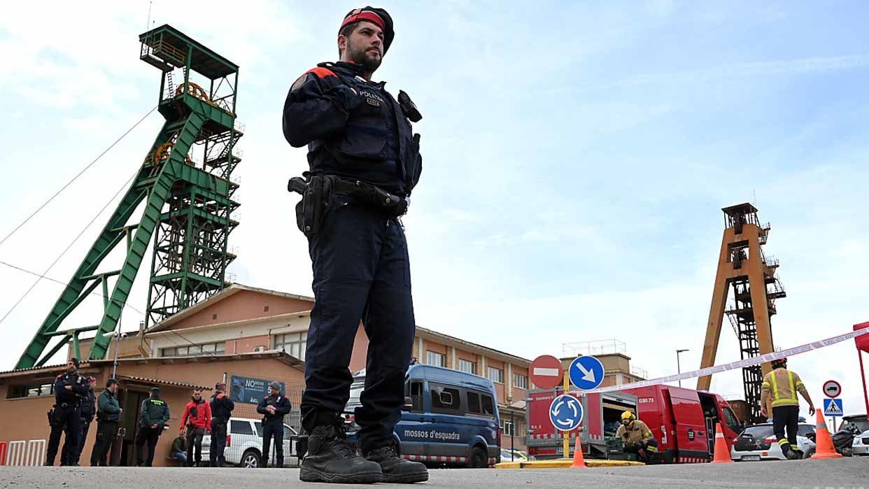 En España están preocupados por las personas atrapadas en una mina en Suria