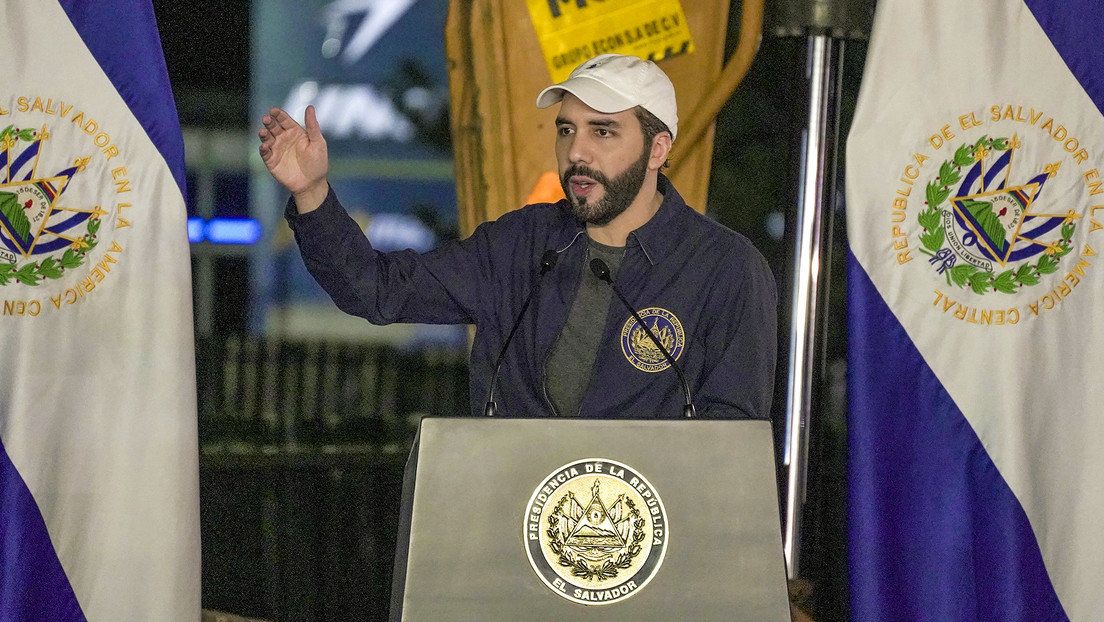 El presidente de El Salvador anunció que se va a Colombia
