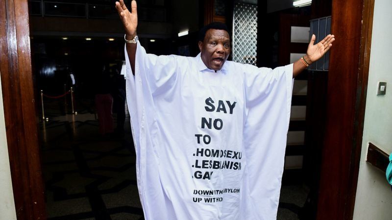 ¡En Uganda! Prohíben relación entre personas del mismo sexo