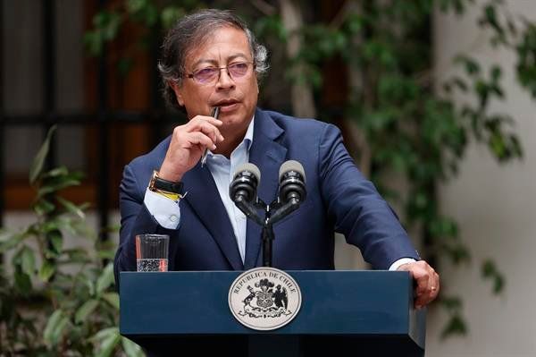 ¡En Colombia! Petro califica de "calumnia" las declaraciones del fiscal