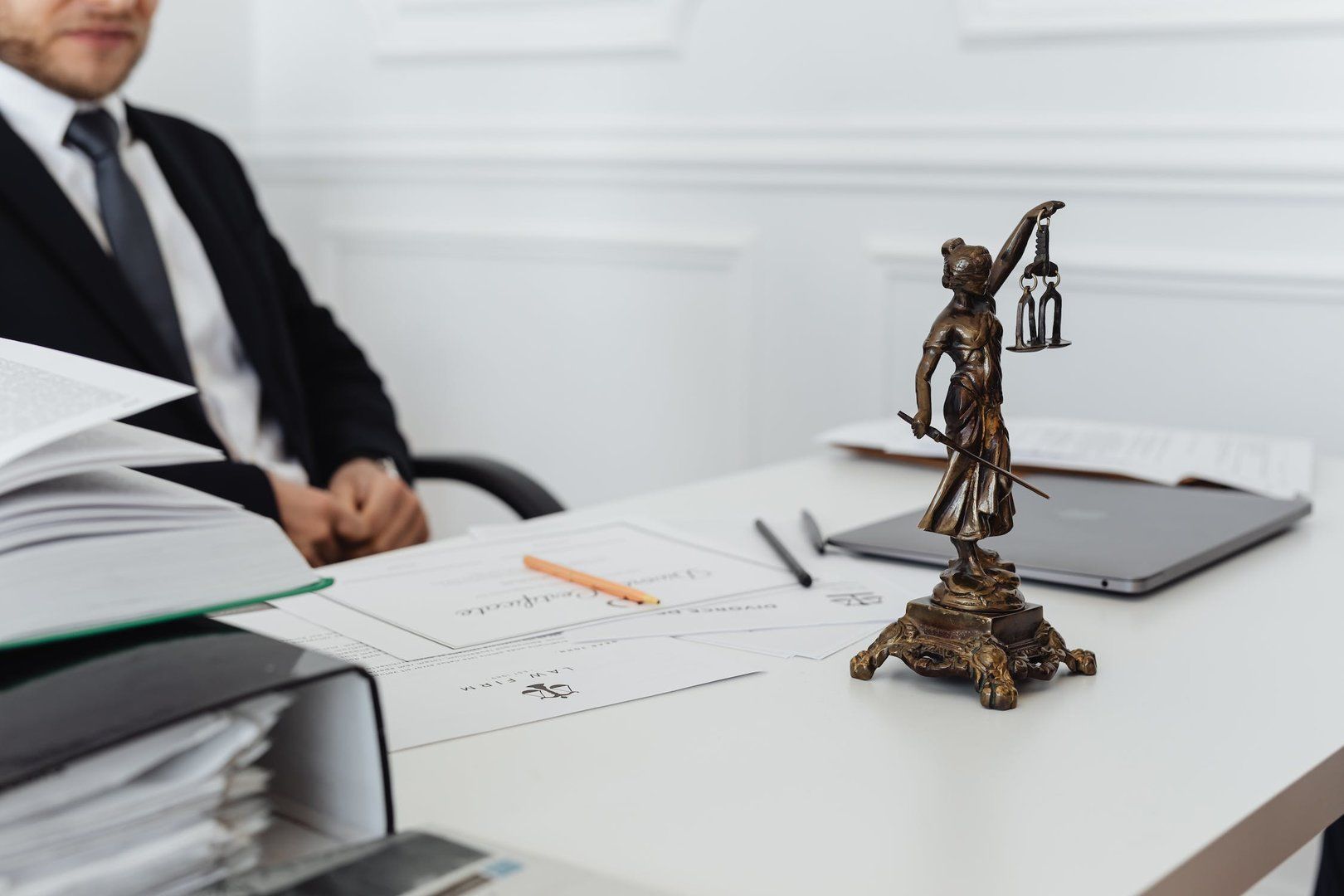 Trámites de extranjeros: ¿Qué es la nacionalidad por Residencia?