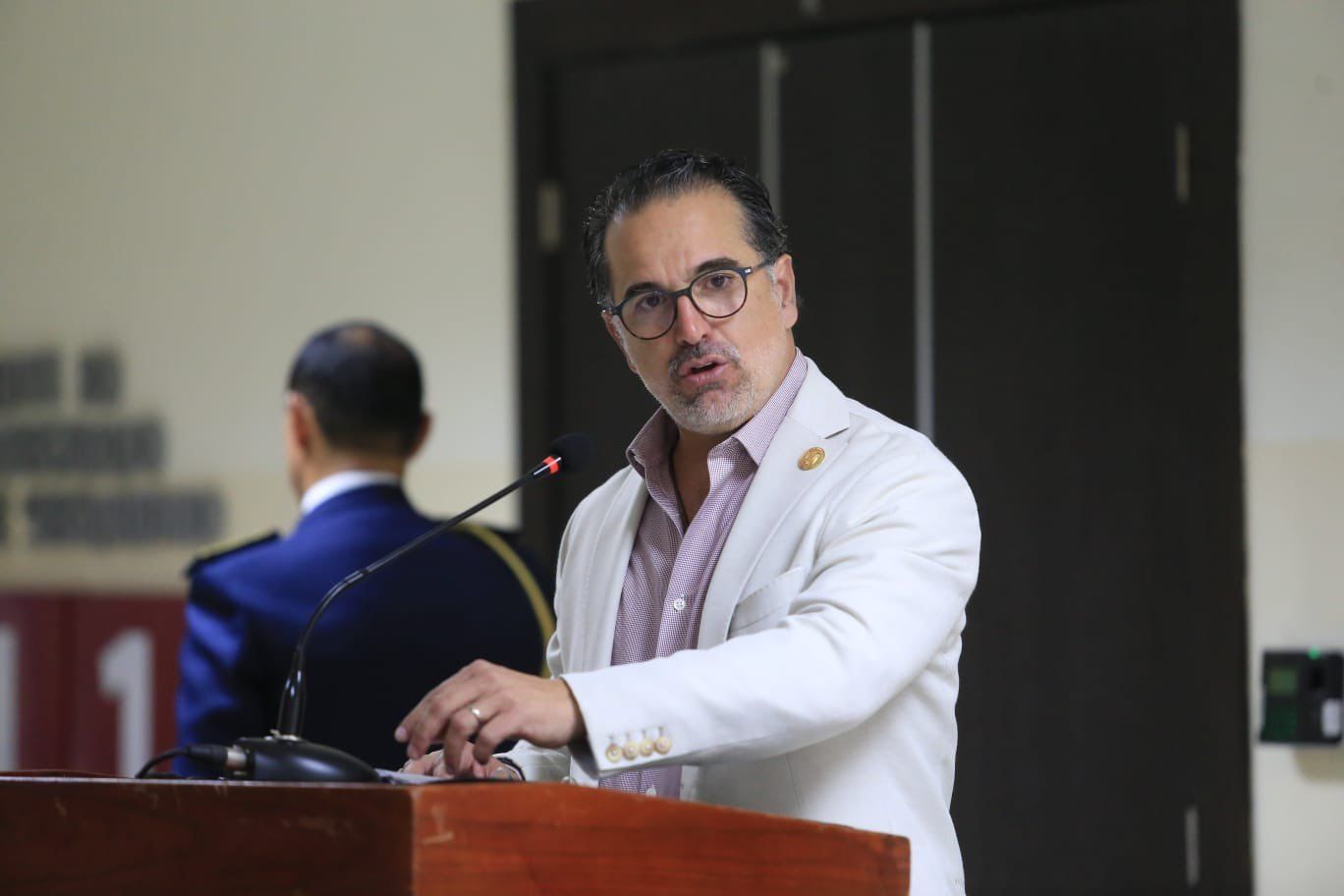 Nuevo canciller de Ecuador mantendrá plan de regularización para venezolanos