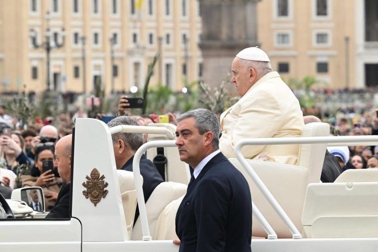 Papa dirige el Domingo de Ramos tras su hospitalización