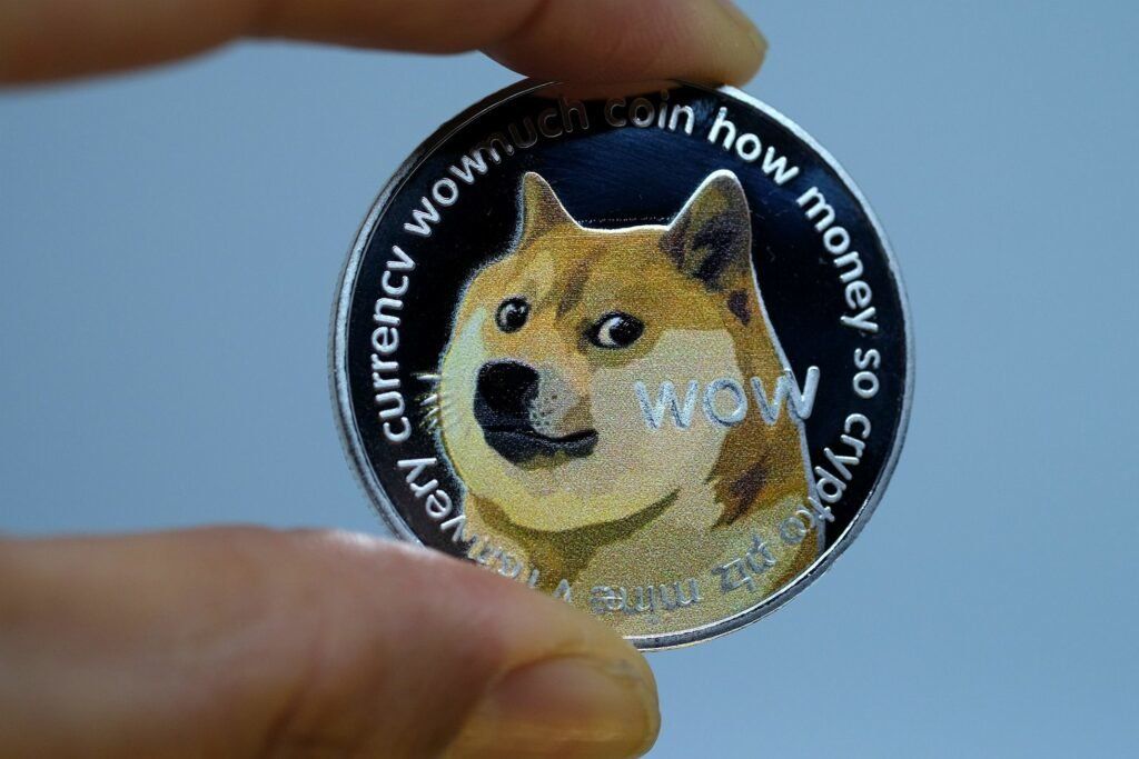El logo de Twitter fue sustituido por la cara de la criptomoneda dogecoin