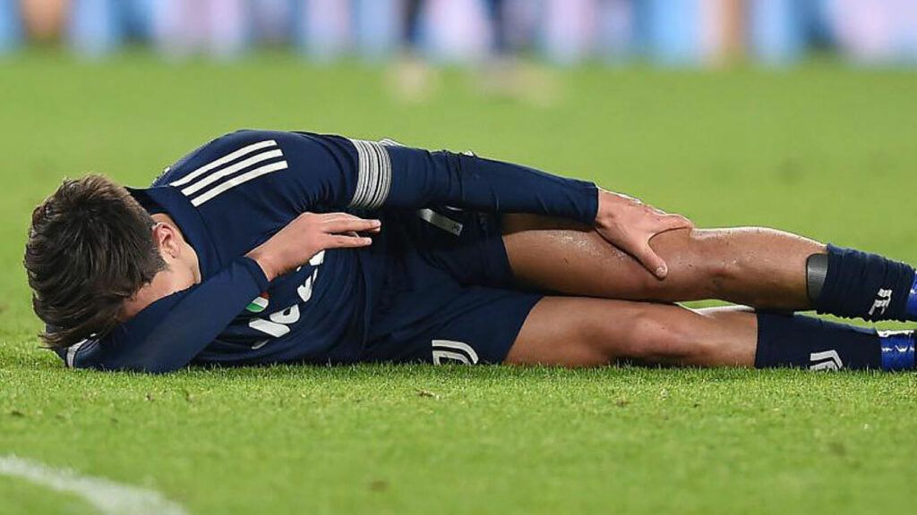 Dybala jugador estrella del Roma sufrió un duro golpe en el campo