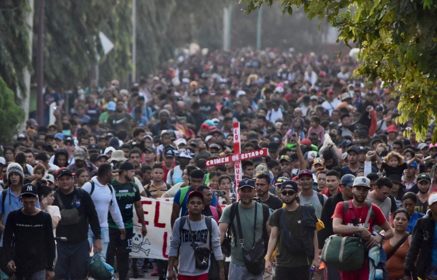 Migrantes salen del sur de México en protesta por incendio en Ciudad Juárez