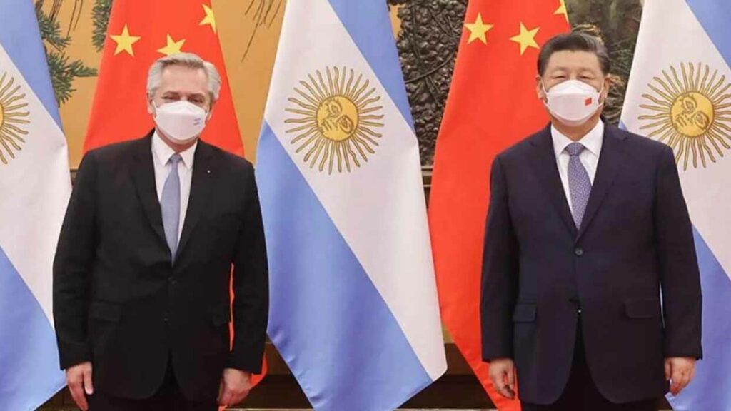 Argentina anuncia acuerdo con Pekín para pagar importaciones en yuanes