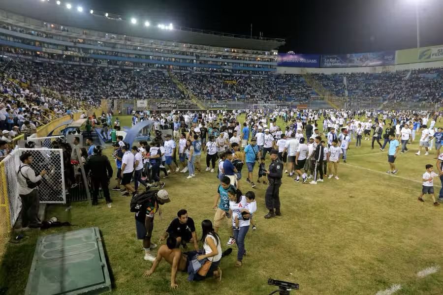 Tragedia en el estadio Cuscatlán: El Salvador lamenta la pérdida de vidas durante el partido