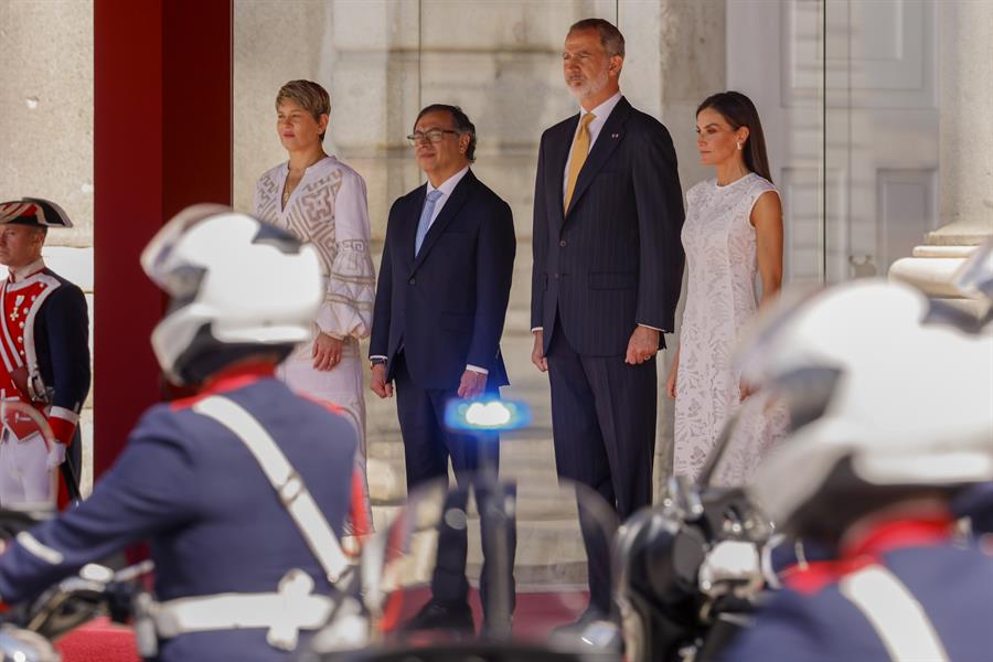 Petro rehusó vestir frac en la cena de gala de los reyes de España