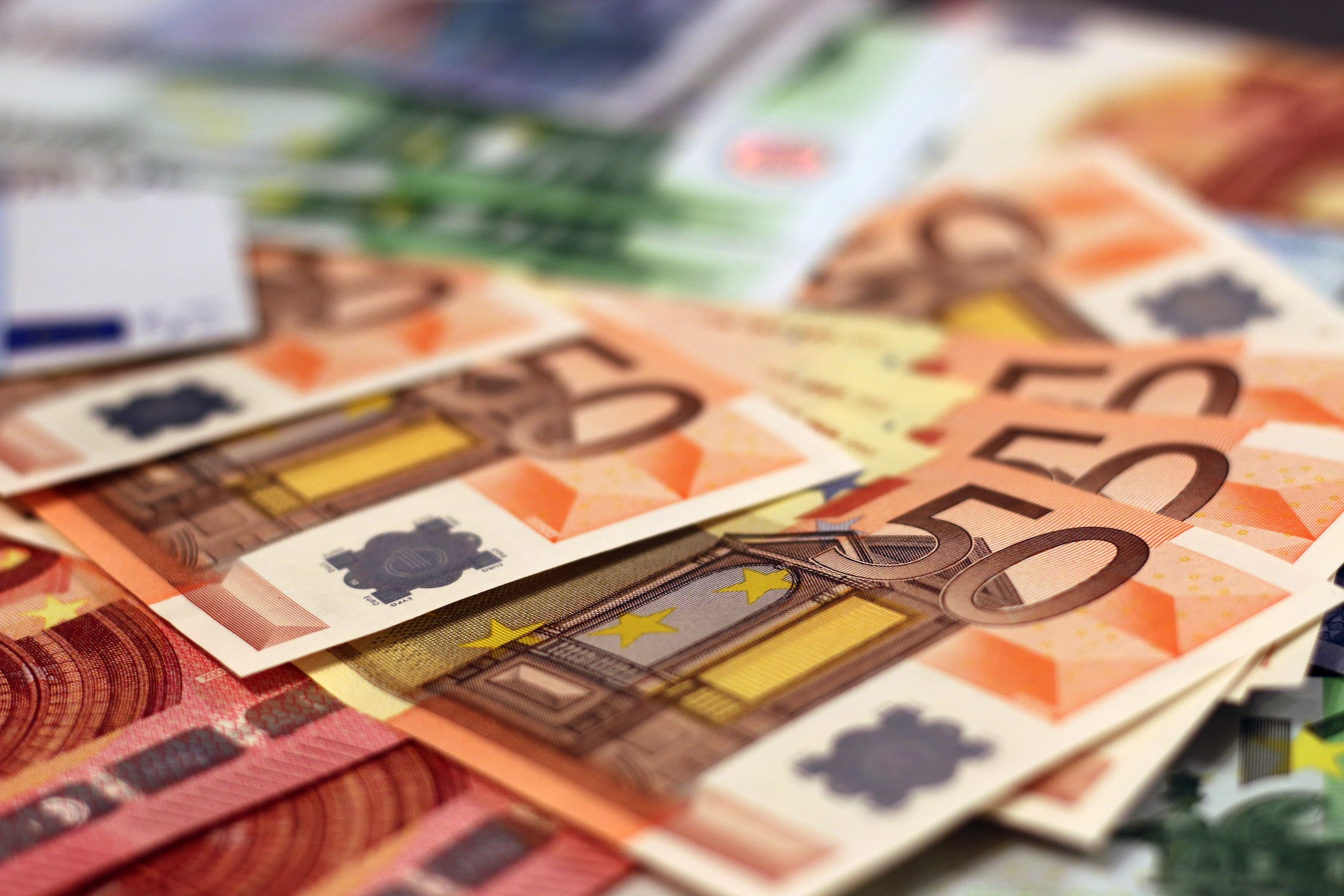 El Gobierno lanza ayuda de 1.000 euros para familias vulnerables y numerosas en España