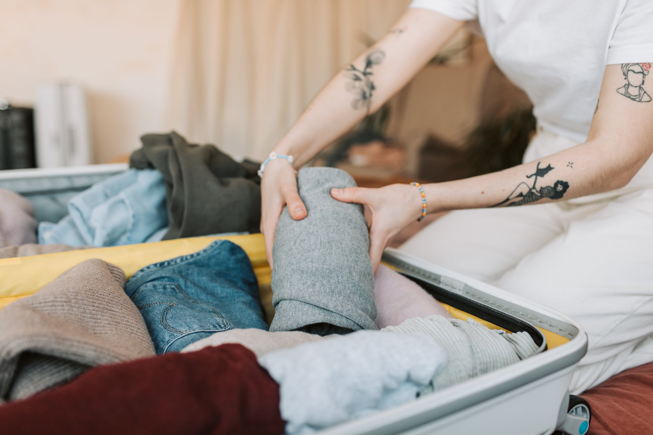 Conoce las ayudas económicas disponibles en España para personas extranjeras