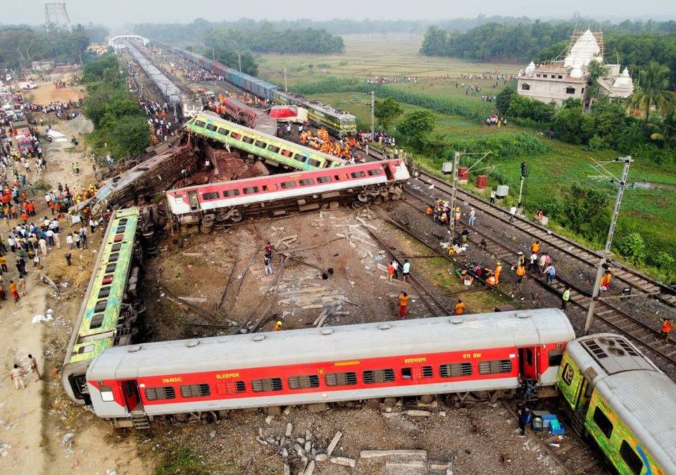 Trágico accidente ferroviario en la India: Más de 280 muertos