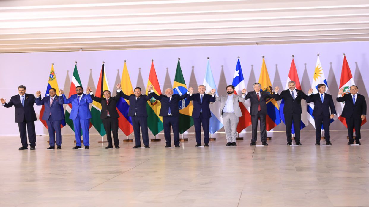 Cumbre sudamericana concluye con un llamado a la unión regional