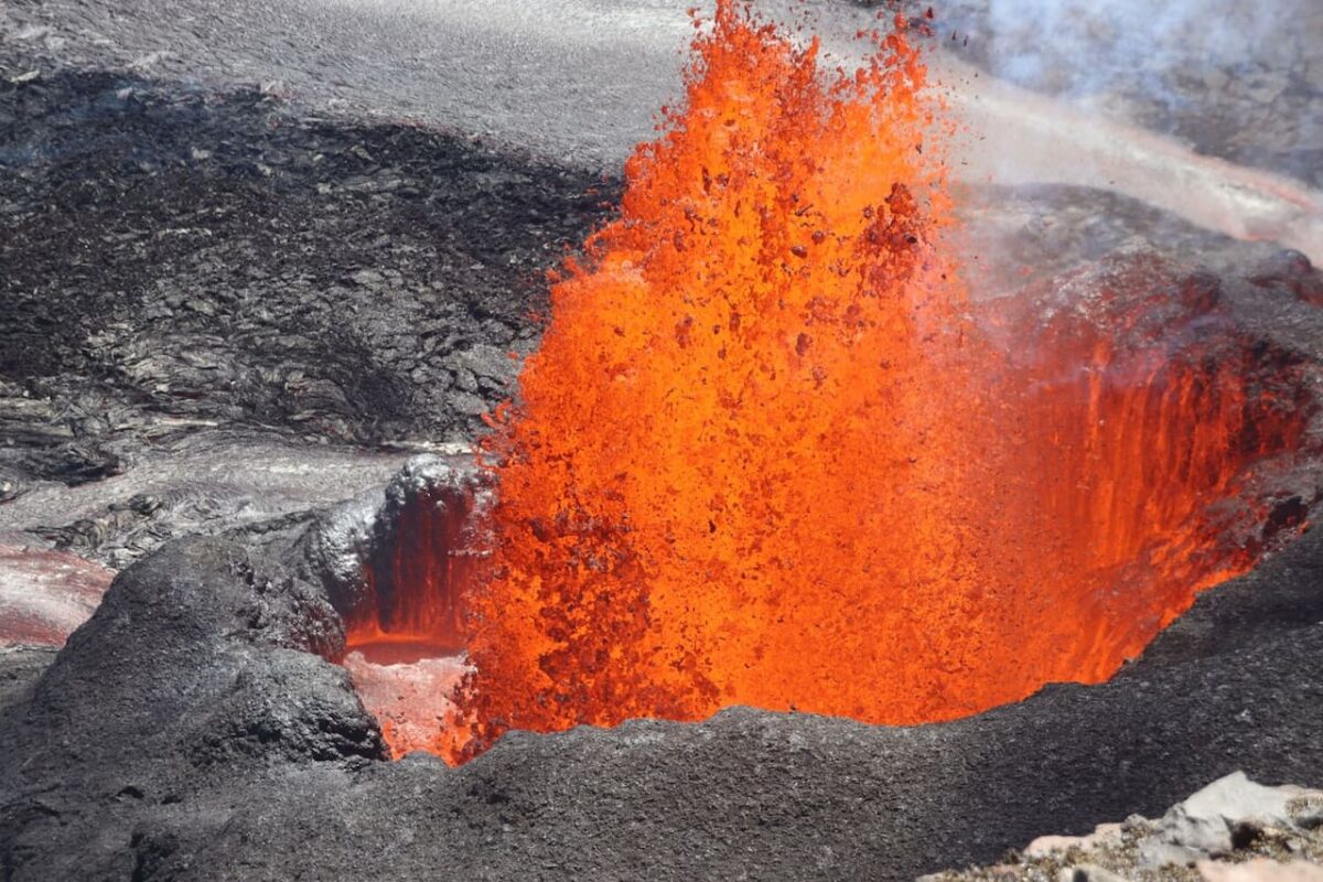 Núcleo terrestre filtra oro: Ru-100 hallado en lavas de Hawái