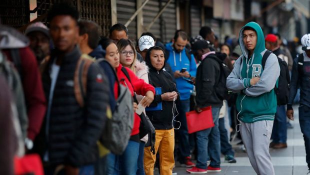 Estudiantes latinoamericanos enfrentan obstáculos para estudiar en EE.UU. por nuevas restricciones de visados