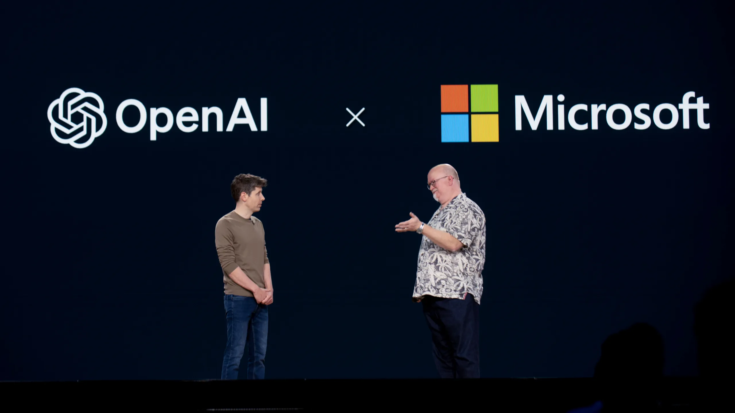 Microsoft amenaza con romper pacto con OpenAI por discrepancias en estructura accionarial y control