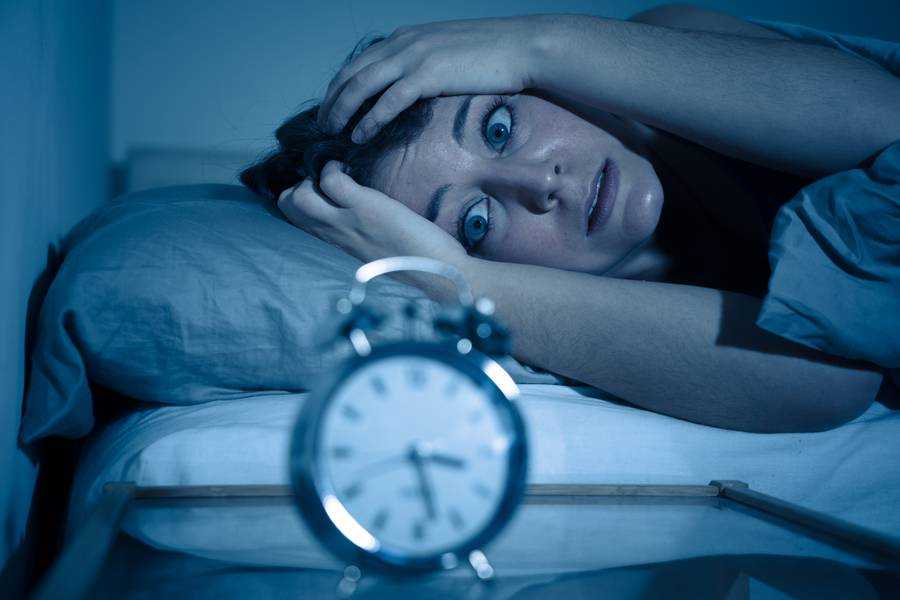 Duración media del sueño cae 23 minutos por noche entre 2020 y 2025, aumentando los riesgos cardiovasculares y metabólicos