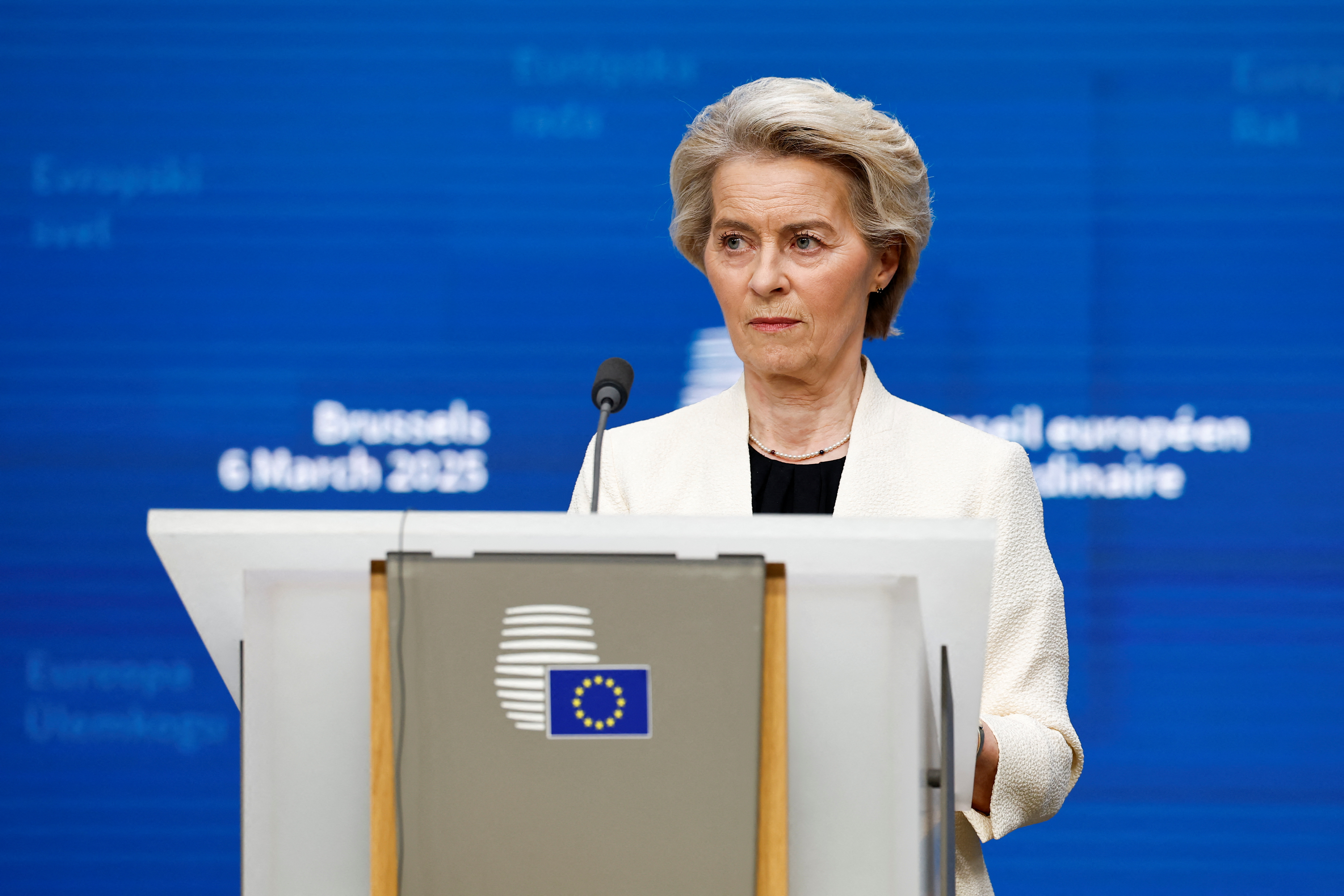 La UE presenta un plan de defensa de hasta 800 000 millones de euros y tilda a Putin de “depredador” en gira por fronteras orientales