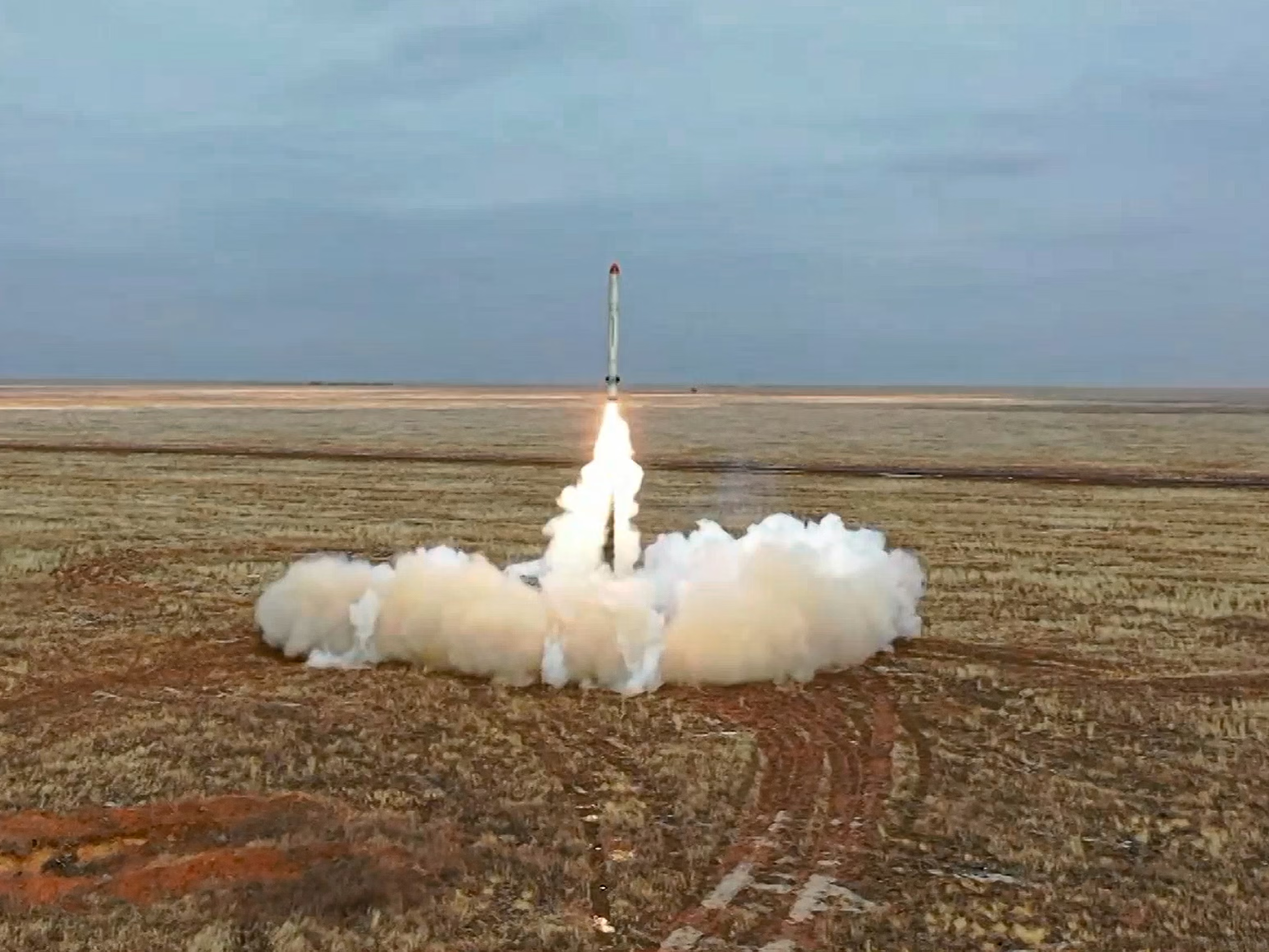 Rusia lanza misiles hipersónicos en ejercicios cerca de frontera OTAN: detonante de inquietud aliada