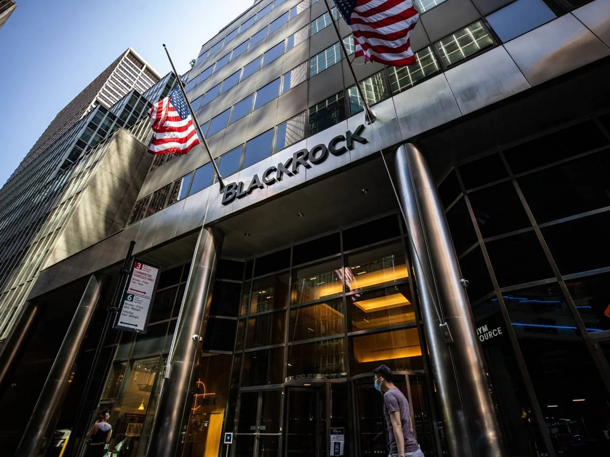 BlackRock avanza en la tokenización de ETFs para integrar activos digitales en mercados convencionales