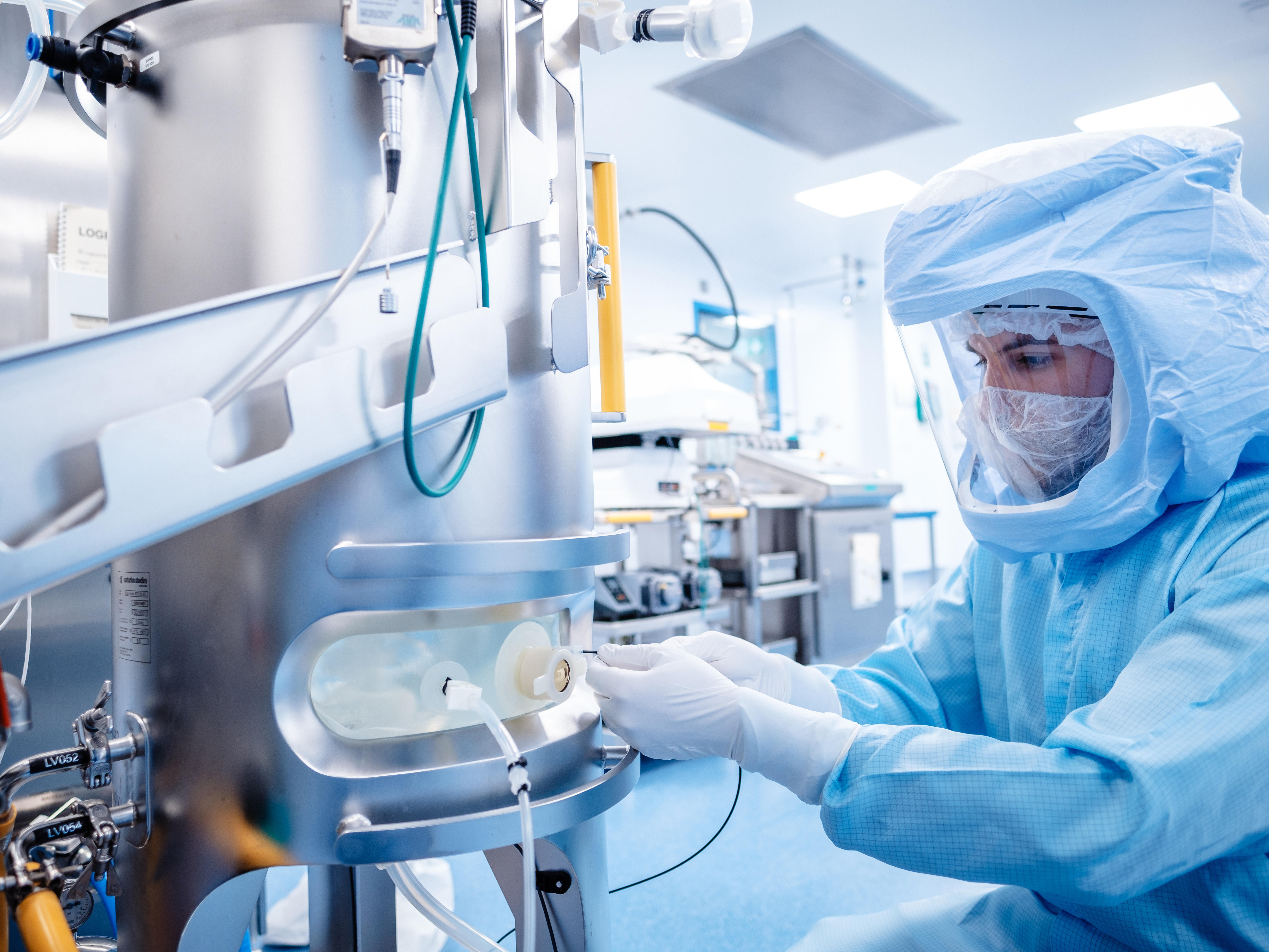 Las vacunas de ARNm contra la COVID-19 duplican la supervivencia de pacientes con cáncer de pulmón y melanoma