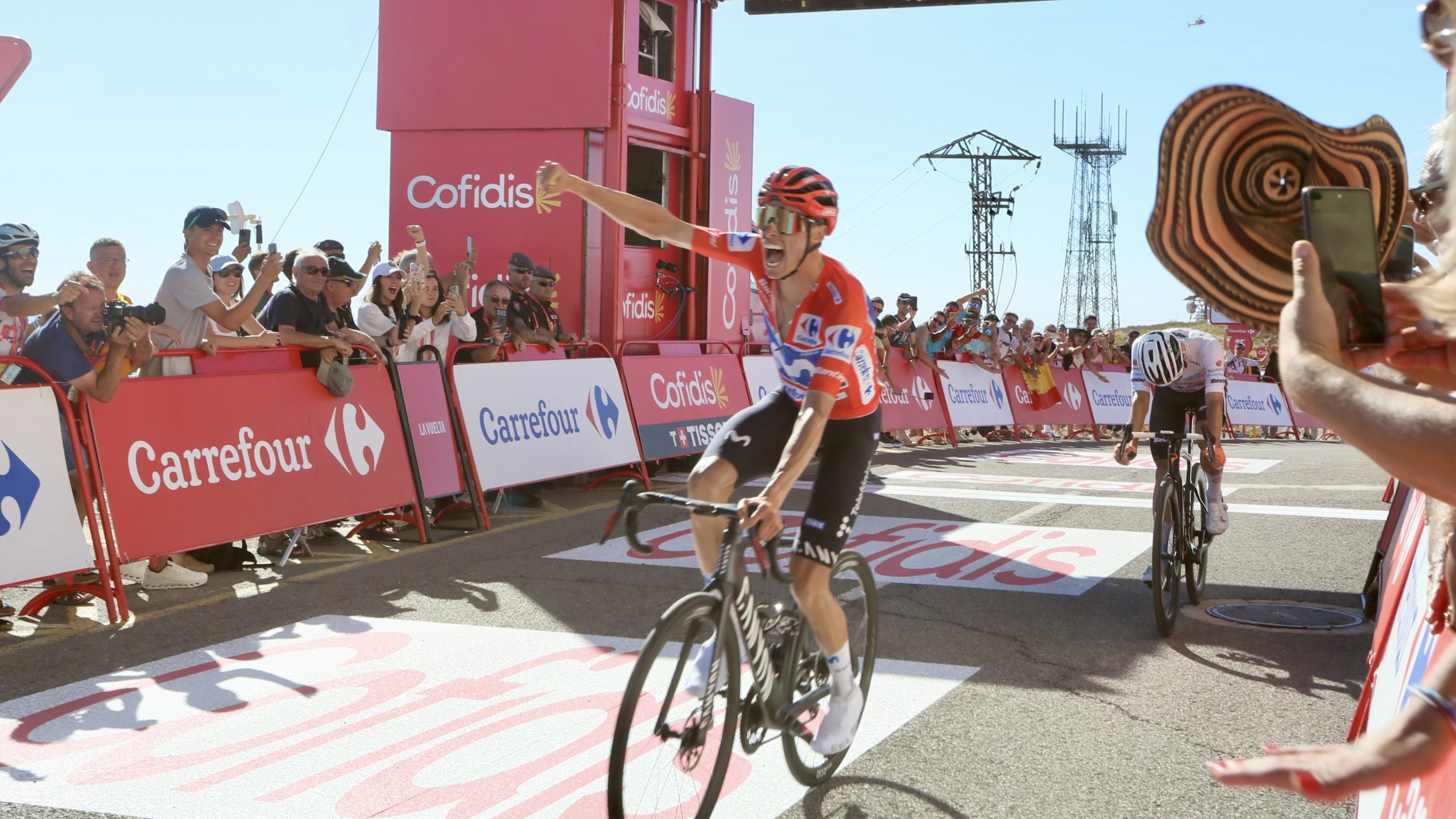 Enric Mas conquista Aitana y ya afianza su liderato en la Vuelta a España 2026